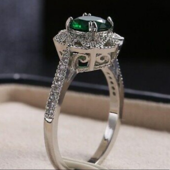 New 925 Sterling Silver emerald ring - Picture 4 of 6